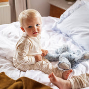 Pyjama mit 2‑Wege‑Reißverschluss Bambu Classic Weiß/Beige: 50/56 Geggamoja      NATURKINDCHEN