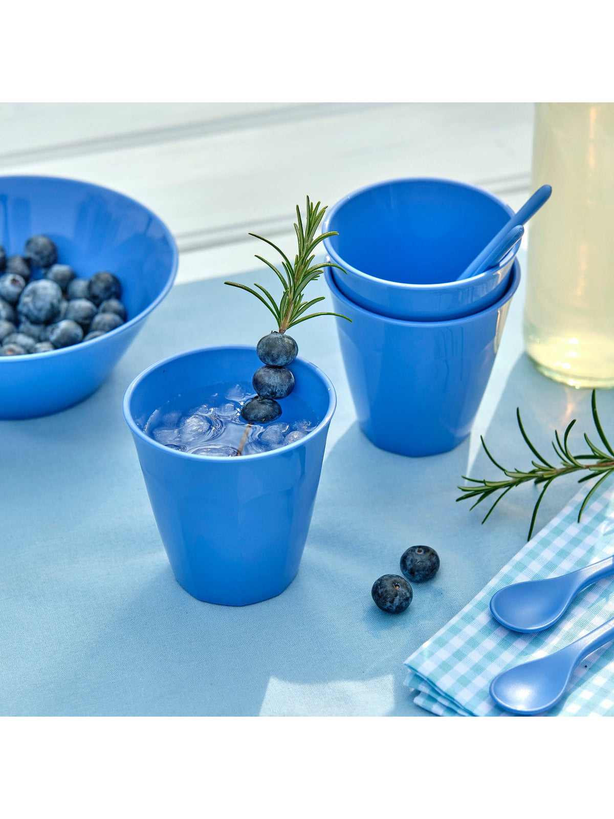 Becher NORA CUP M: Strong blue Koziol ideas for friends GmbH      NATURKINDCHEN