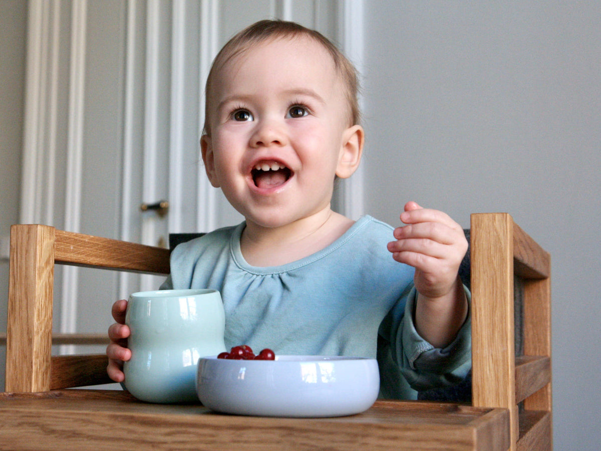 Kindergeschirr • Becher: Kornblume Zaunkönig      NATURKINDCHEN
