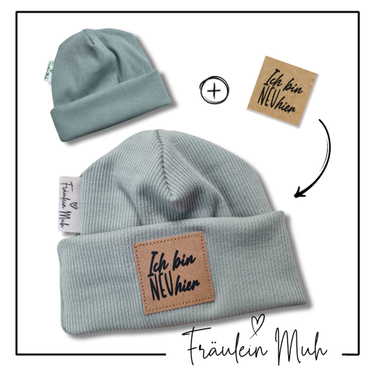 NEWBORN Mütze mit Spruch aus einfarbigem Rippjersey: Old green / 3-12 Monate (38-41cm) / Ich bin neu hier Fräulein Muh NATURKINDCHEN