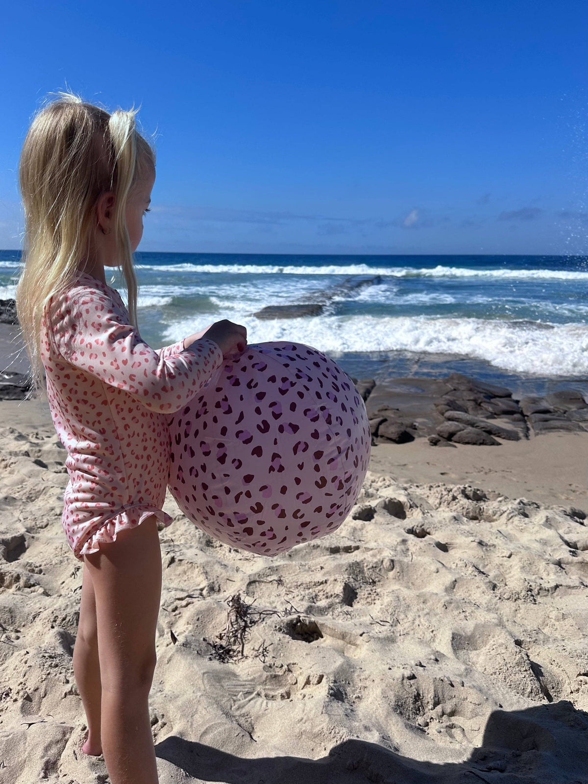 Strandball - Altrosa - Leopard Swim Essentials      NATURKINDCHEN